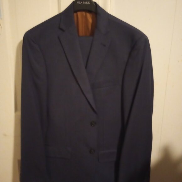 New Jos A Bank Men's Suit 39R Blue 100% wool - Picture 1 of 4